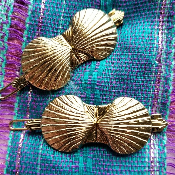 Accessories - Sea shell barettes hair clips mermaid gold tone